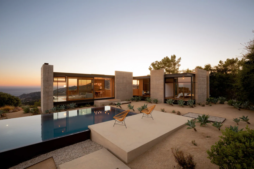 This picture shows Saddle Peak, an Airbnb wedding venue in Topanga, California.